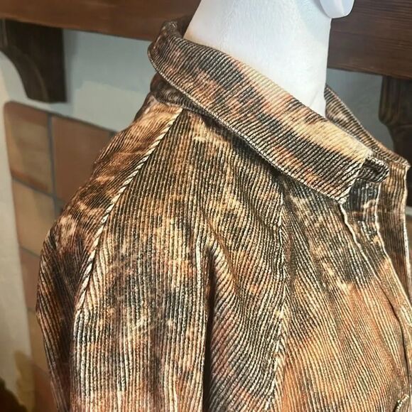 Gilded Intent Landscape Corduroy Shirt, size SMALL - Picture 6 of 12